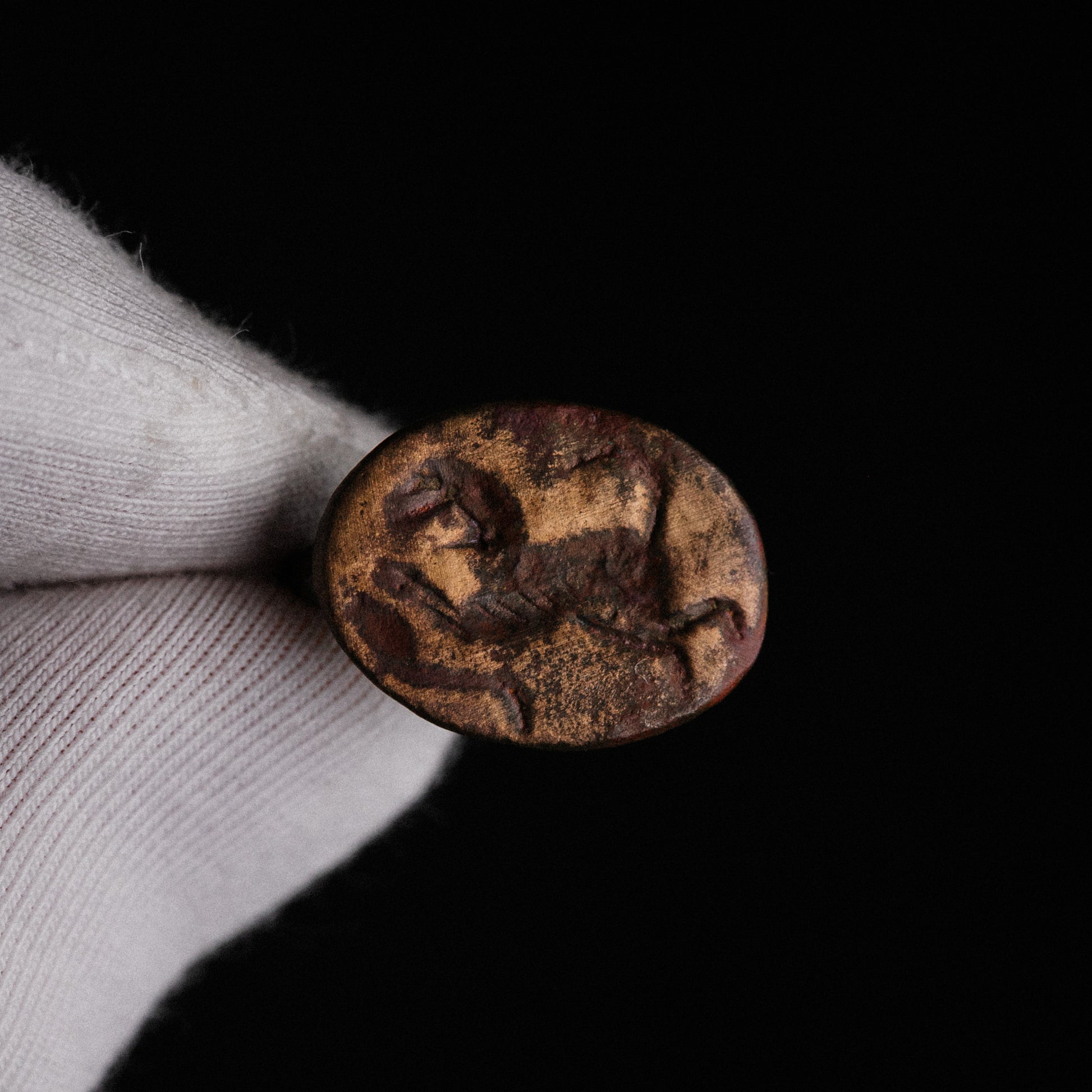 Roman Bronze Ring with Engraved Running Feline – “Panthera” (2nd–3rd century AD) – EU 57 / US 8
