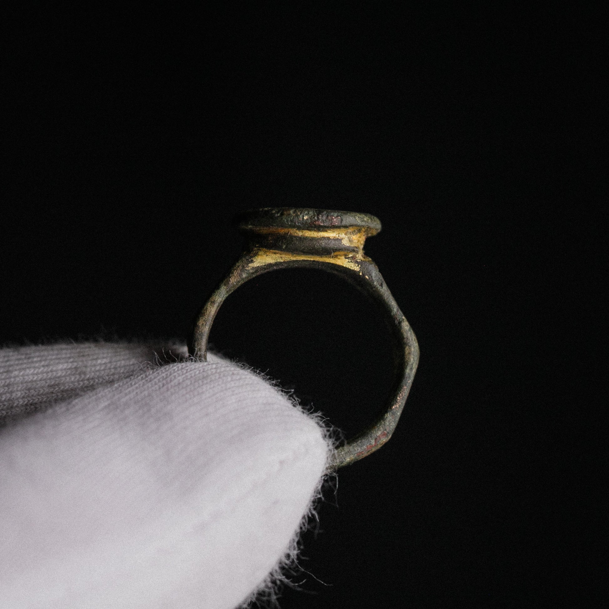 Early Byzantine Gilded Bronze Ring with Greek Inscription – “Stephanos” (5th–7th c. AD) – EU 51 / US 5.75