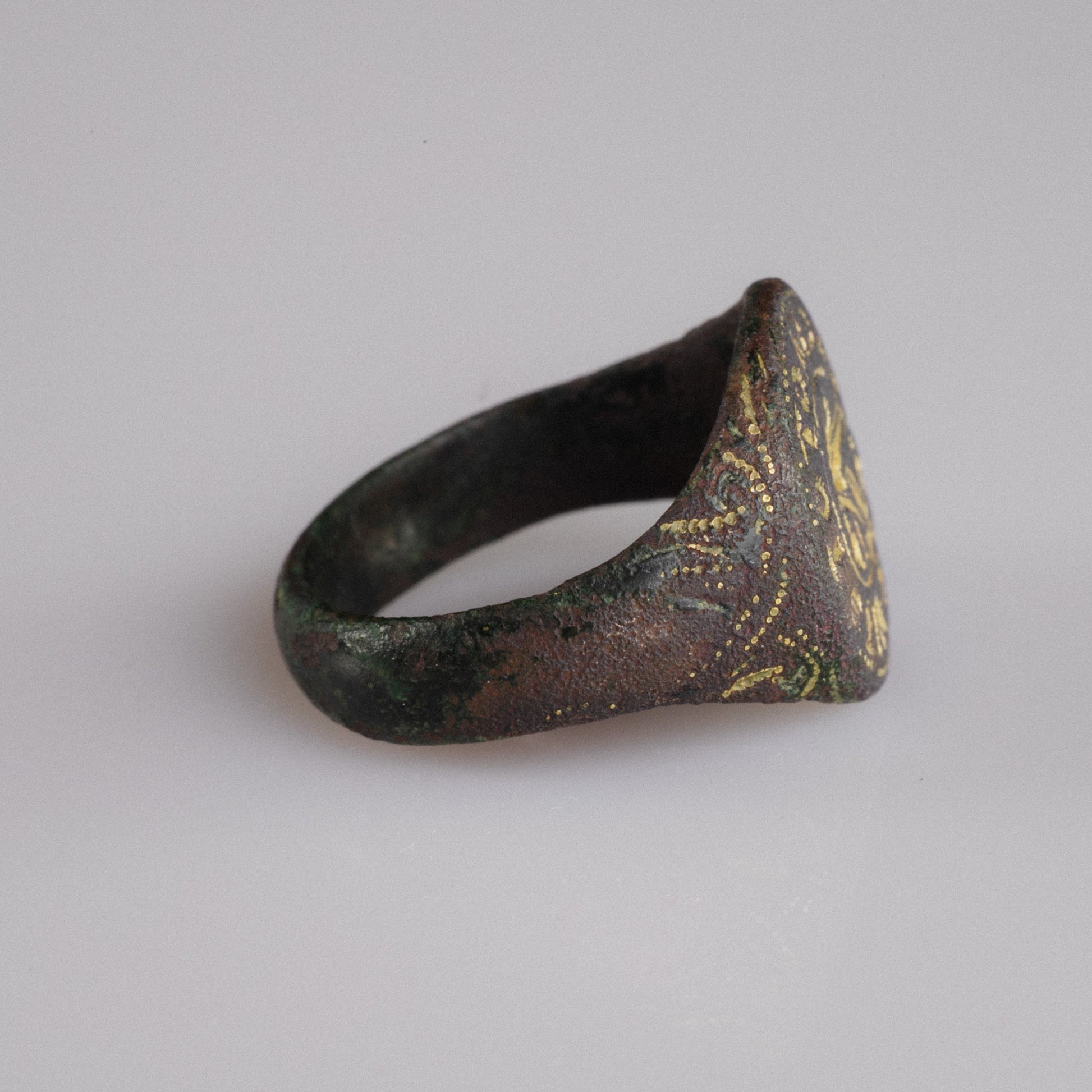 Byzantine Bronze Ring with Gold Inlay Bird Motif – “Geranos” (9th–11th c. AD) – EU 57 / US 8