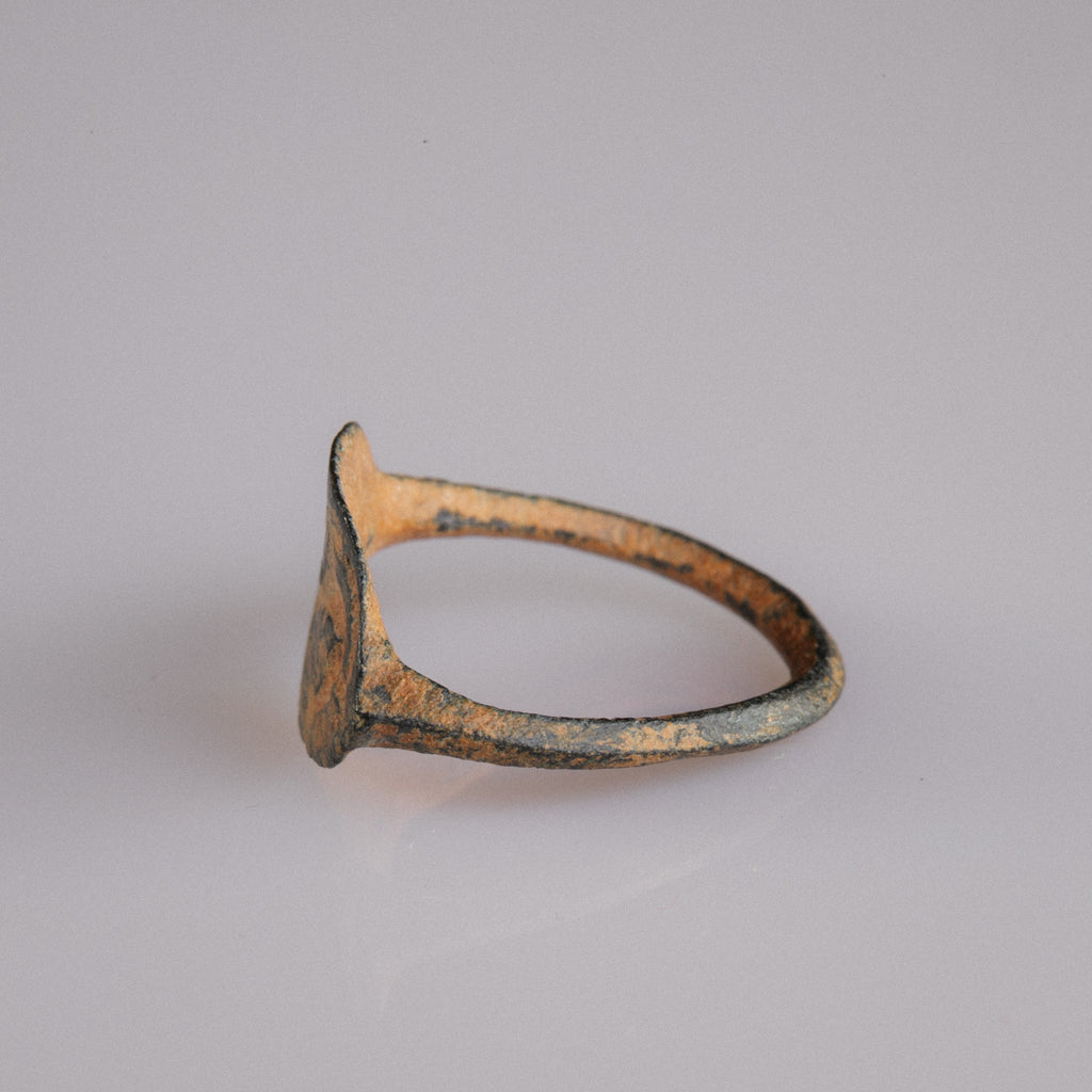 Roman Bronze Ring with Engraved Lion Motif – “Leo” (2nd–3rd century AD) – EU 49 / US 5