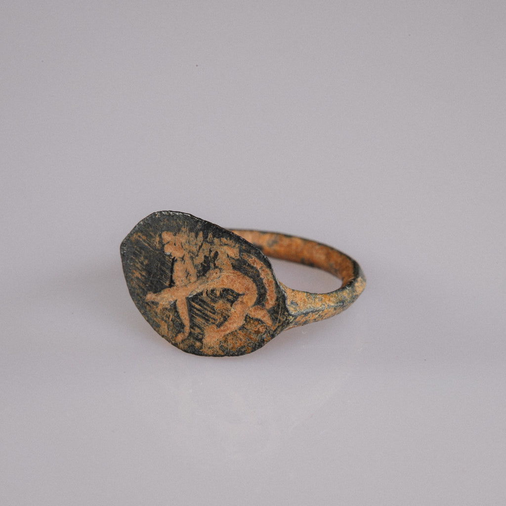 Roman Bronze Ring with Engraved Lion Motif – “Leo” (2nd–3rd century AD) – EU 49 / US 5