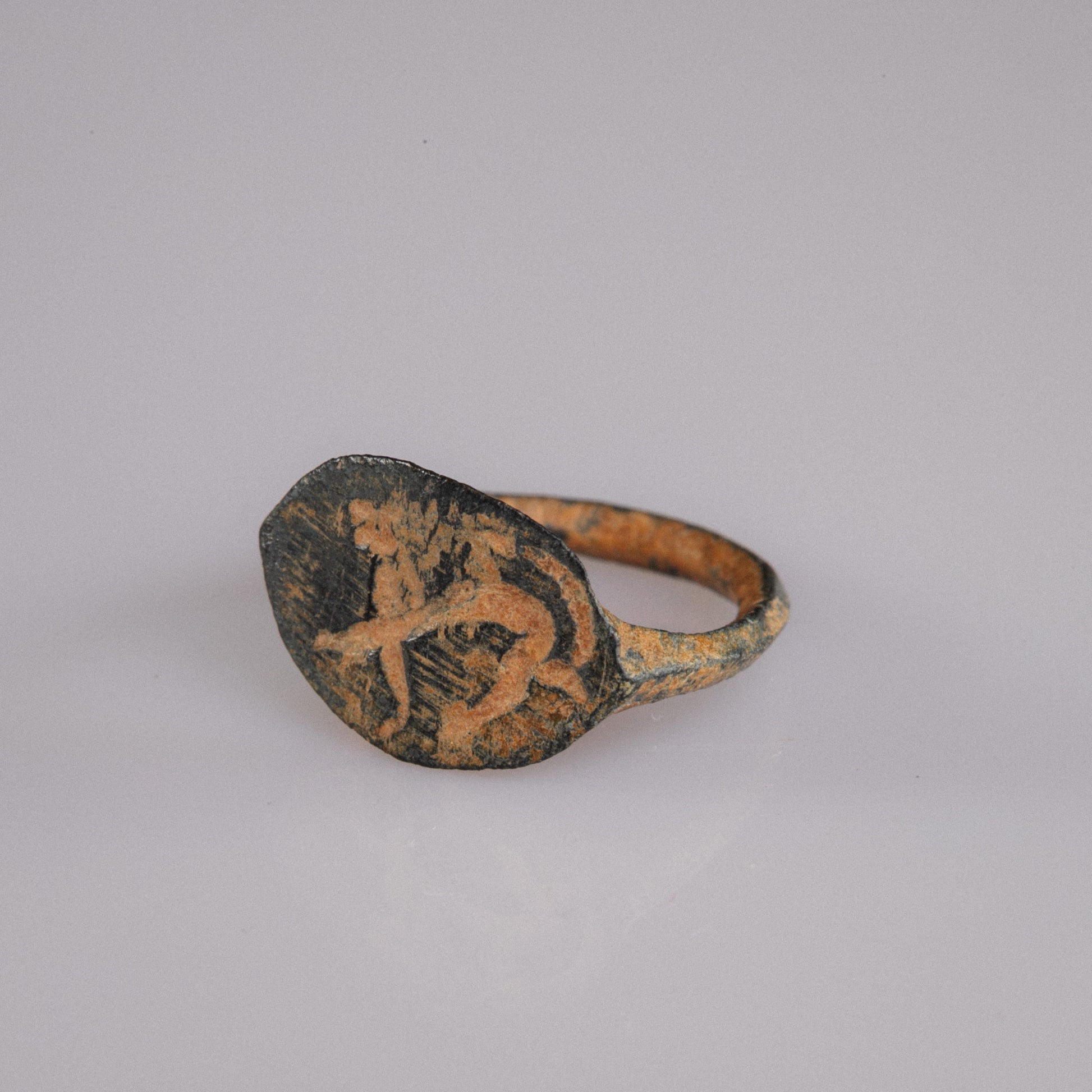 Roman Bronze Ring with Engraved Lion Motif – “Leo” (2nd–3rd century AD) – EU 49 / US 5