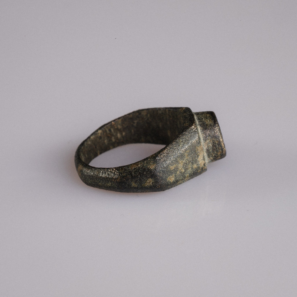 Roman Bronze Ring with Lion Motif – “Fortis” (2nd–3rd century AD) – EU 48 / US 4.5