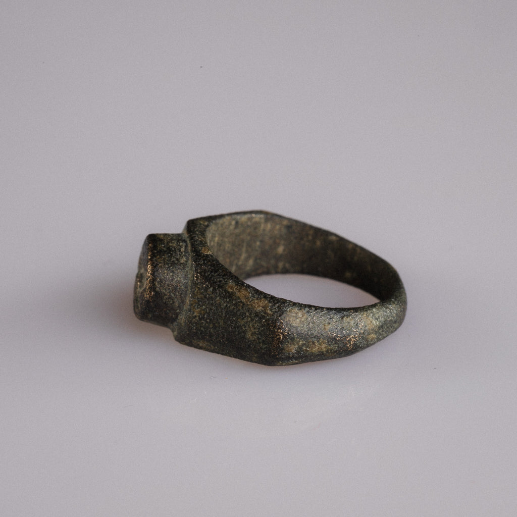 Roman Bronze Ring with Lion Motif – “Fortis” (2nd–3rd century AD) – EU 48 / US 4.5