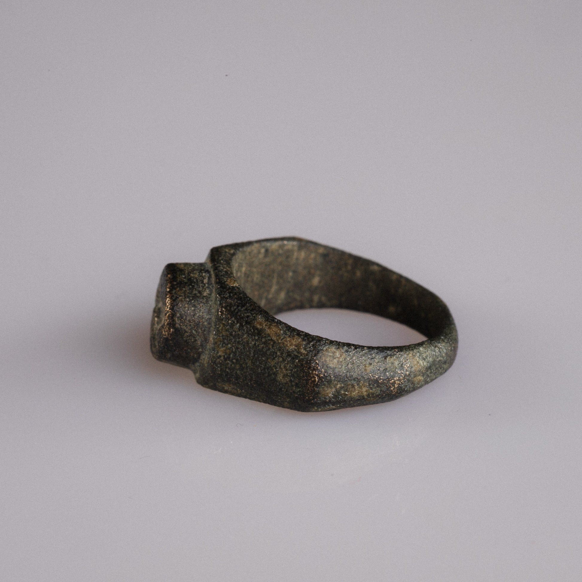 Roman Bronze Ring with Lion Motif – “Fortis” (2nd–3rd century AD) – EU 48 / US 4.5