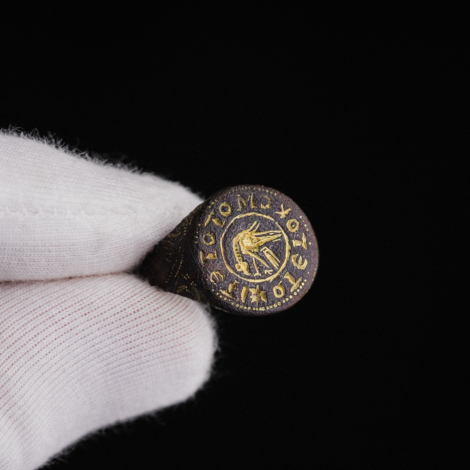 Byzantine Bronze Ring with Gold Inlay Bird Motif – “Geranos” (9th–11th c. AD) – EU 57 / US 8