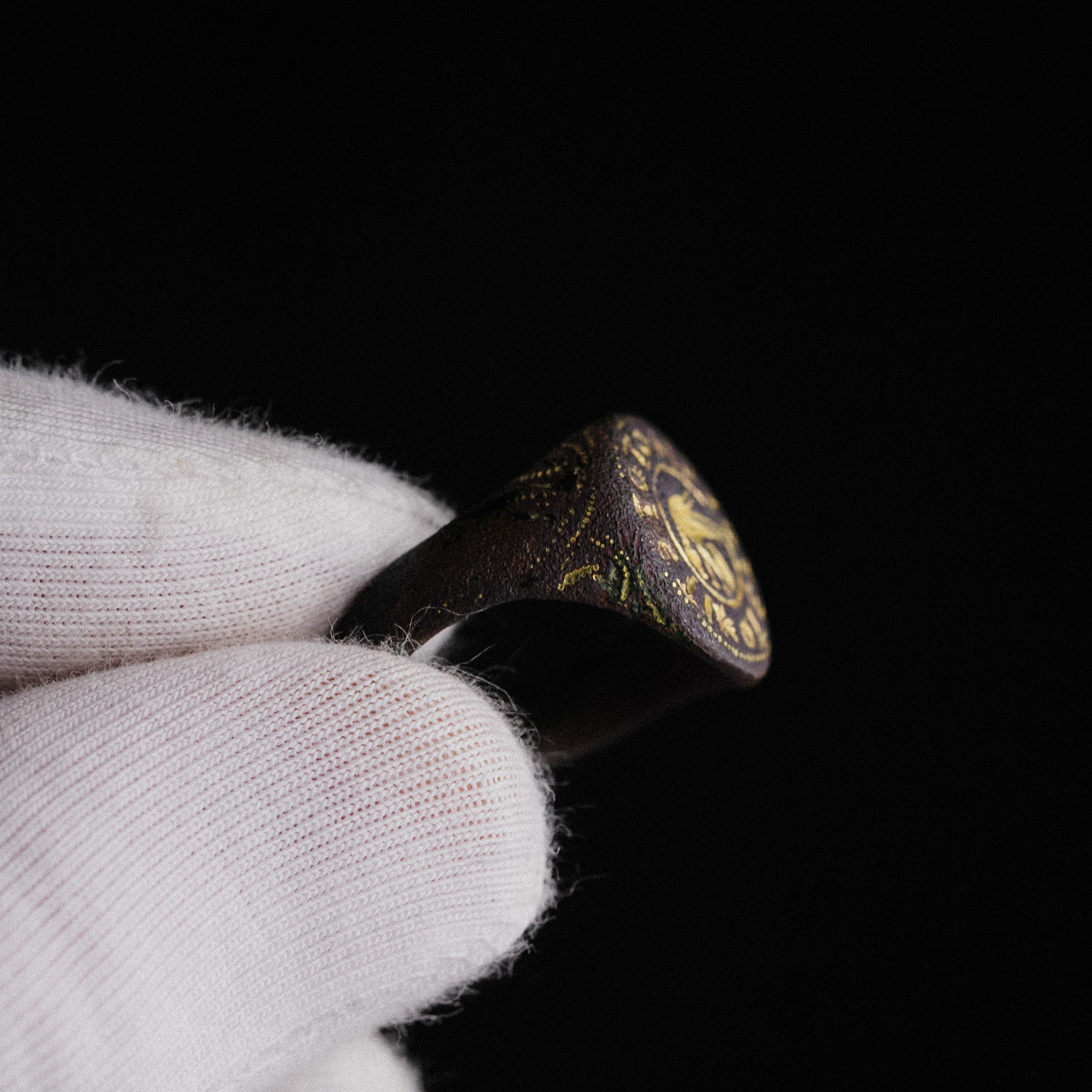 Byzantine Bronze Ring with Gold Inlay Bird Motif – “Geranos” (9th–11th c. AD) – EU 57 / US 8