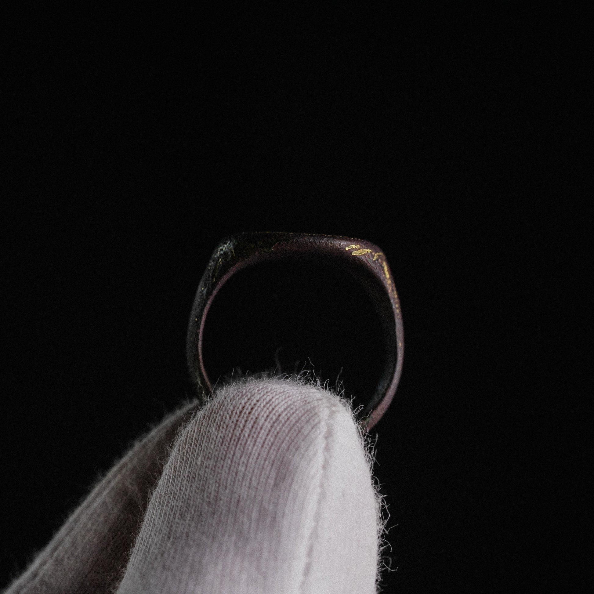 Byzantine Bronze Ring with Gold Inlay Bird Motif – “Geranos” (9th–11th c. AD) – EU 57 / US 8