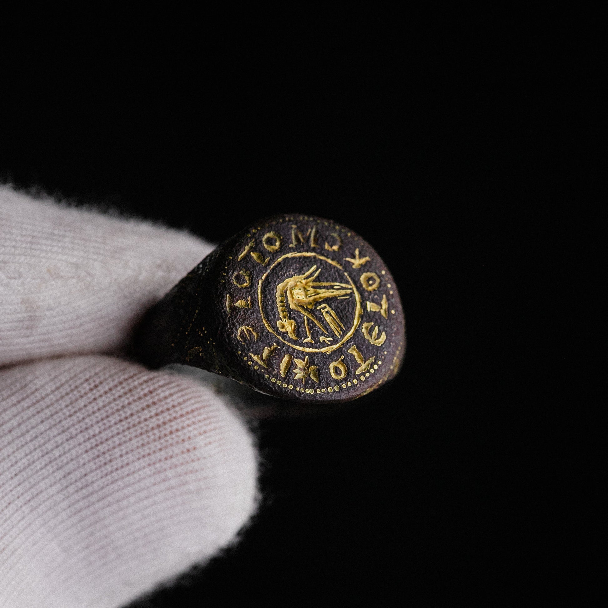 Byzantine Bronze Ring with Gold Inlay Bird Motif – “Geranos” (9th–11th c. AD) – EU 57 / US 8