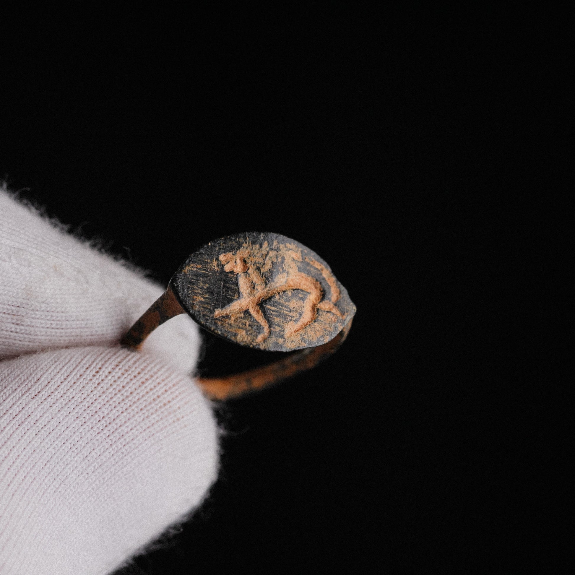 Roman Bronze Ring with Engraved Lion Motif – “Leo” (2nd–3rd century AD) – EU 49 / US 5