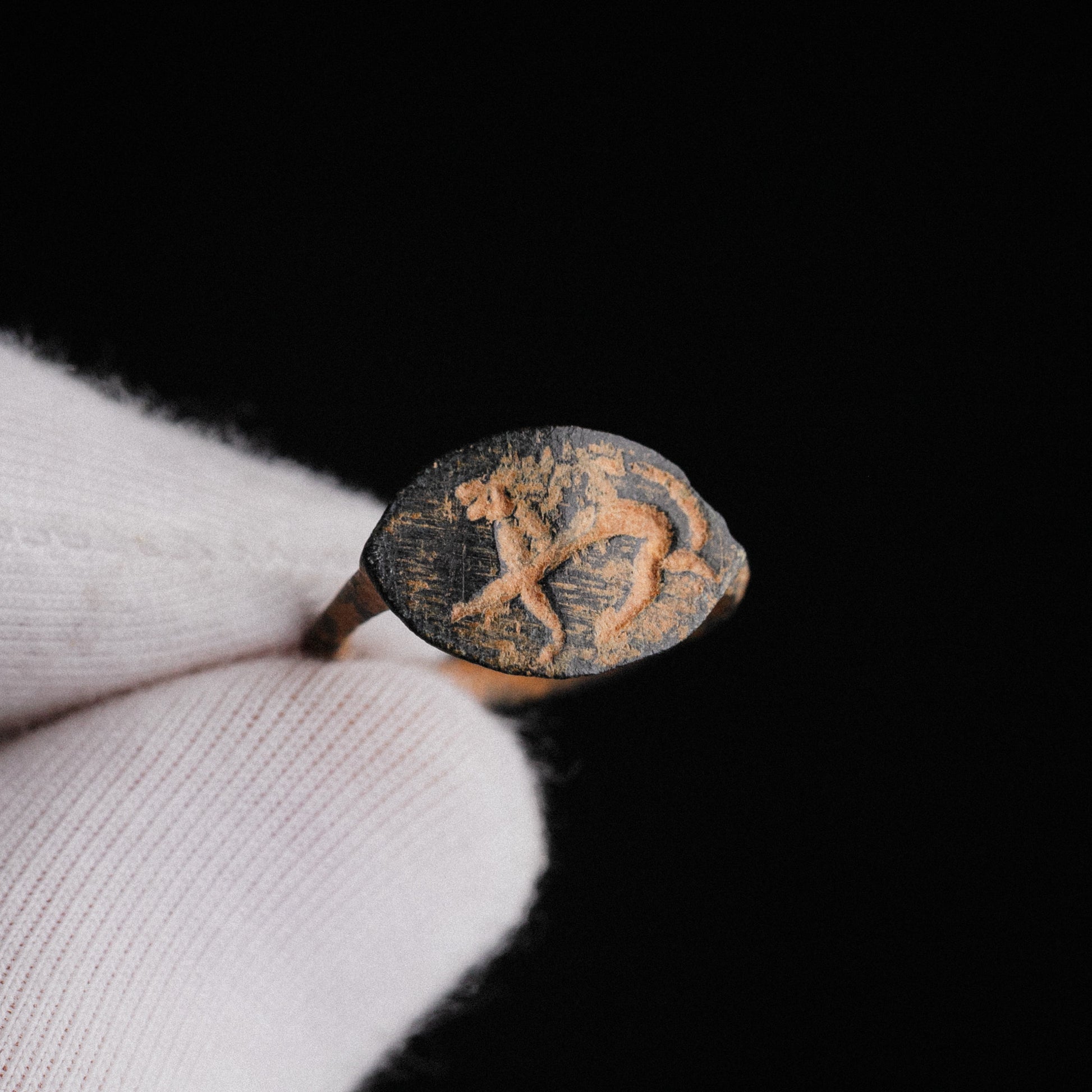 Roman Bronze Ring with Engraved Lion Motif – “Leo” (2nd–3rd century AD) – EU 49 / US 5