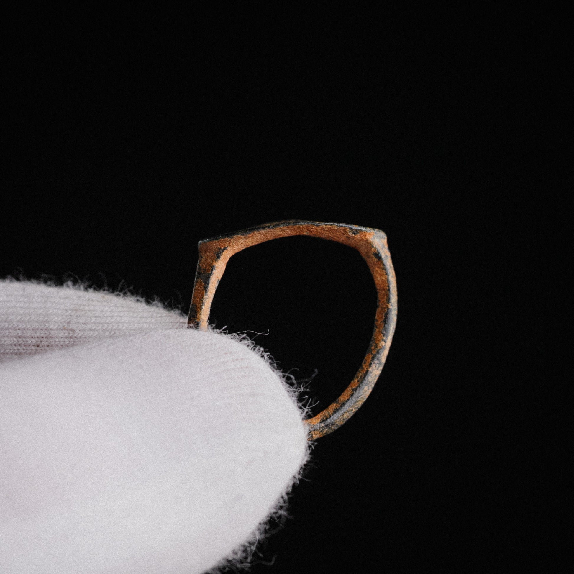 Roman Bronze Ring with Engraved Lion Motif – “Leo” (2nd–3rd century AD) – EU 49 / US 5
