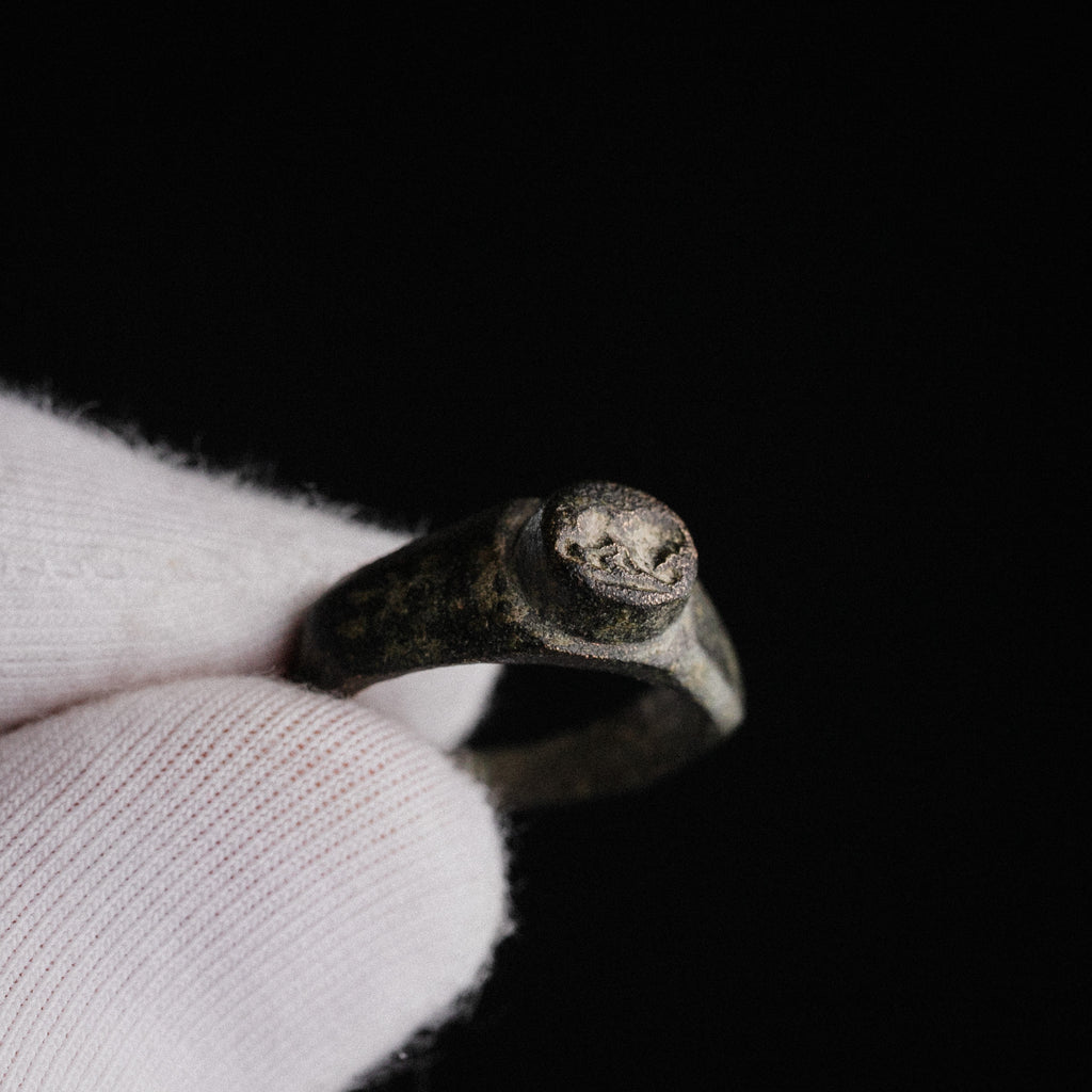 Roman Bronze Ring with Lion Motif – “Fortis” (2nd–3rd century AD) – EU 48 / US 4.5