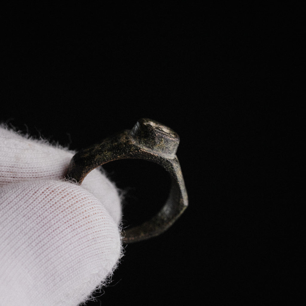 Roman Bronze Ring with Lion Motif – “Fortis” (2nd–3rd century AD) – EU 48 / US 4.5
