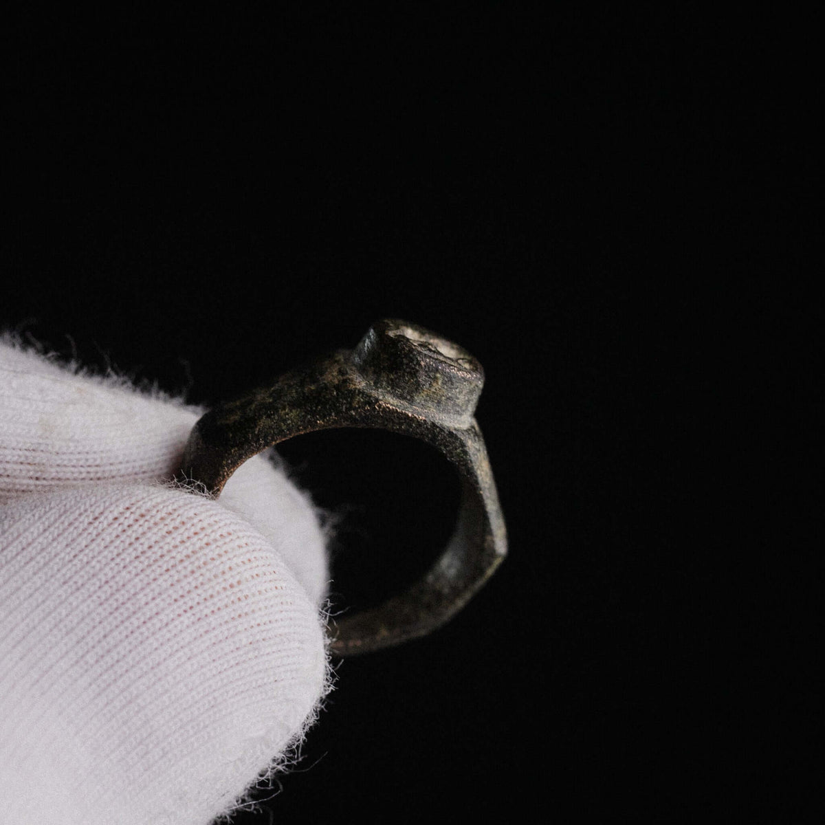 Roman Bronze Ring with Lion Motif – 'Fortis' (2nd–3rd century AD) — view 9