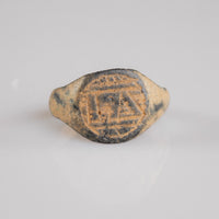 Medieval bronze signet ring Falco, front view of engraved monogram bezel with geometric borders