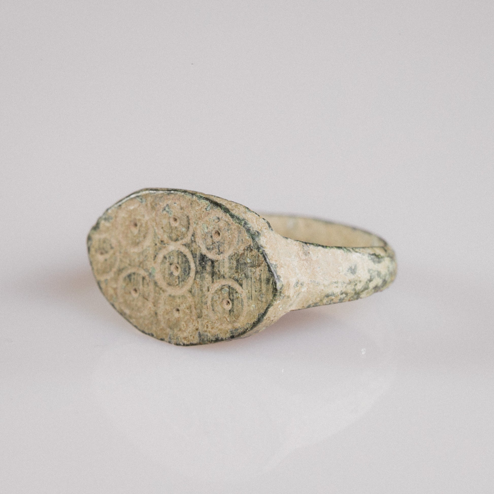 Close angled view of Roman bronze ring Numerius Secundus with ring-and-dot Kreisaugenpunze motifs