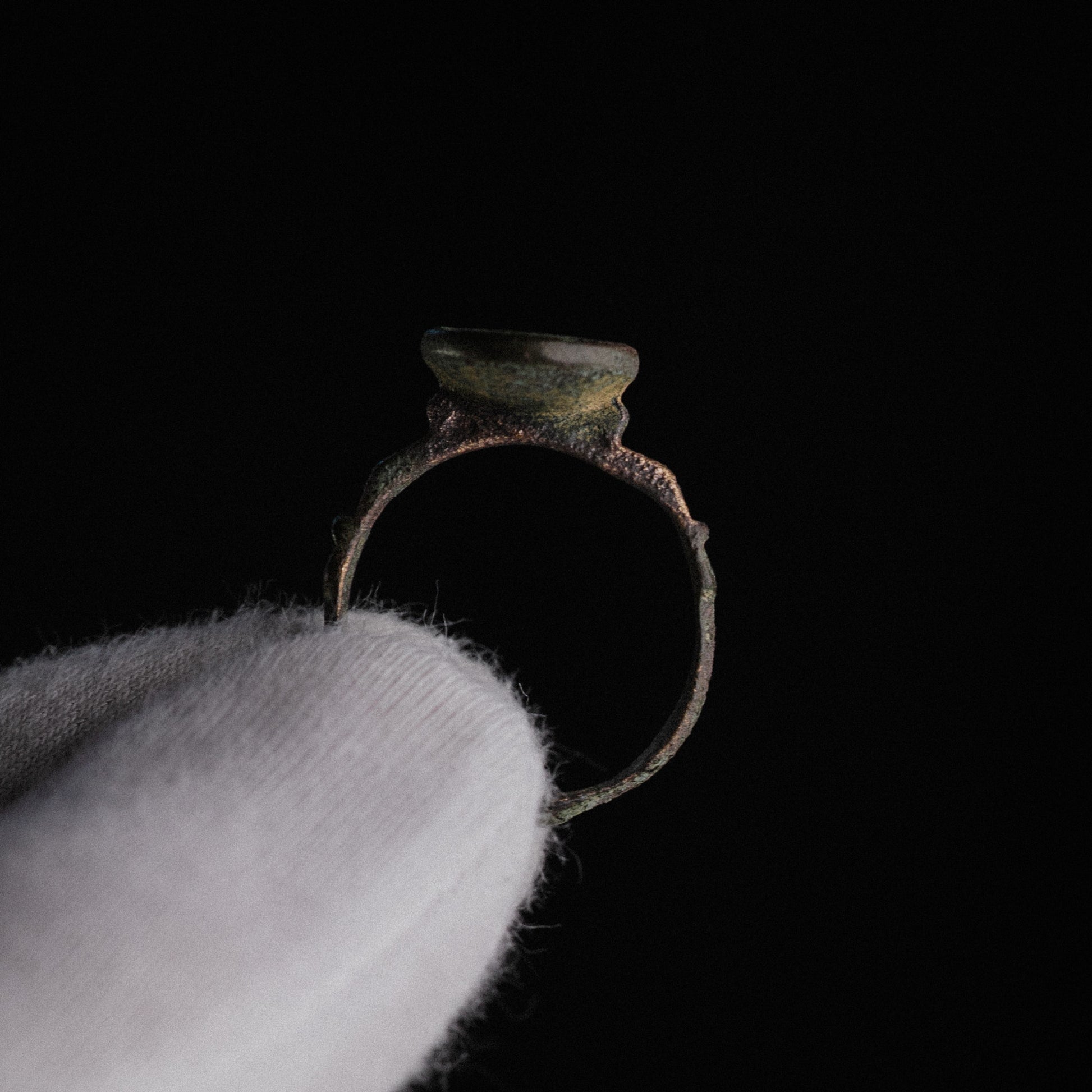 Profile view of Islamic bronze ring Zahir showing raised bezel neck and stepped shoulder ridges