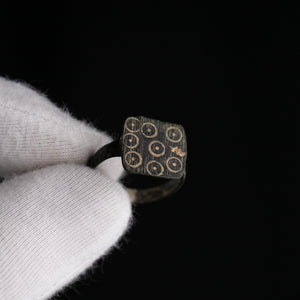 Close-up of Novenarius Roman bronze ring bezel with 3x3 grid of kreisaugenpunze ocelli