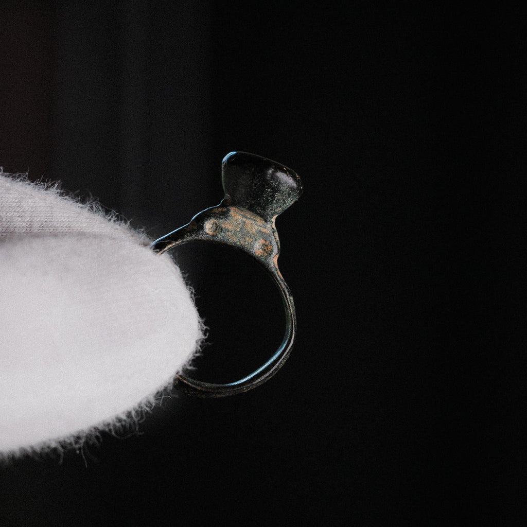 Side profile of Roman bronze signet ring Numerius Magnus showing D-section hoop and pedestal stem