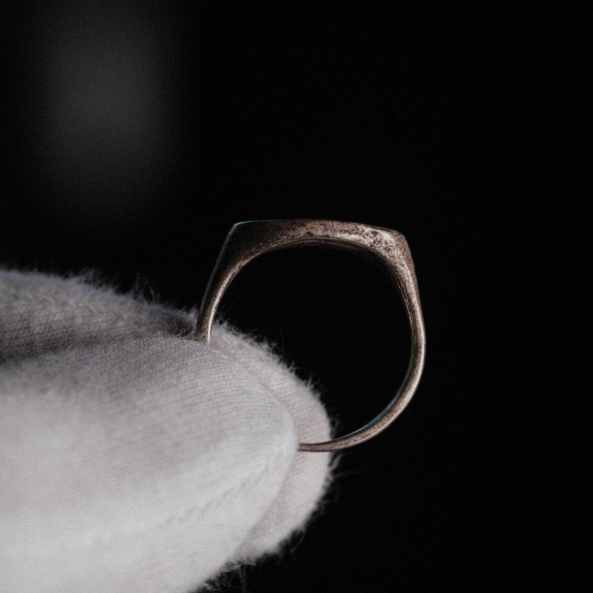 Roman silver ring Faunus viewed from above showing thin hoop and oval bezel construction