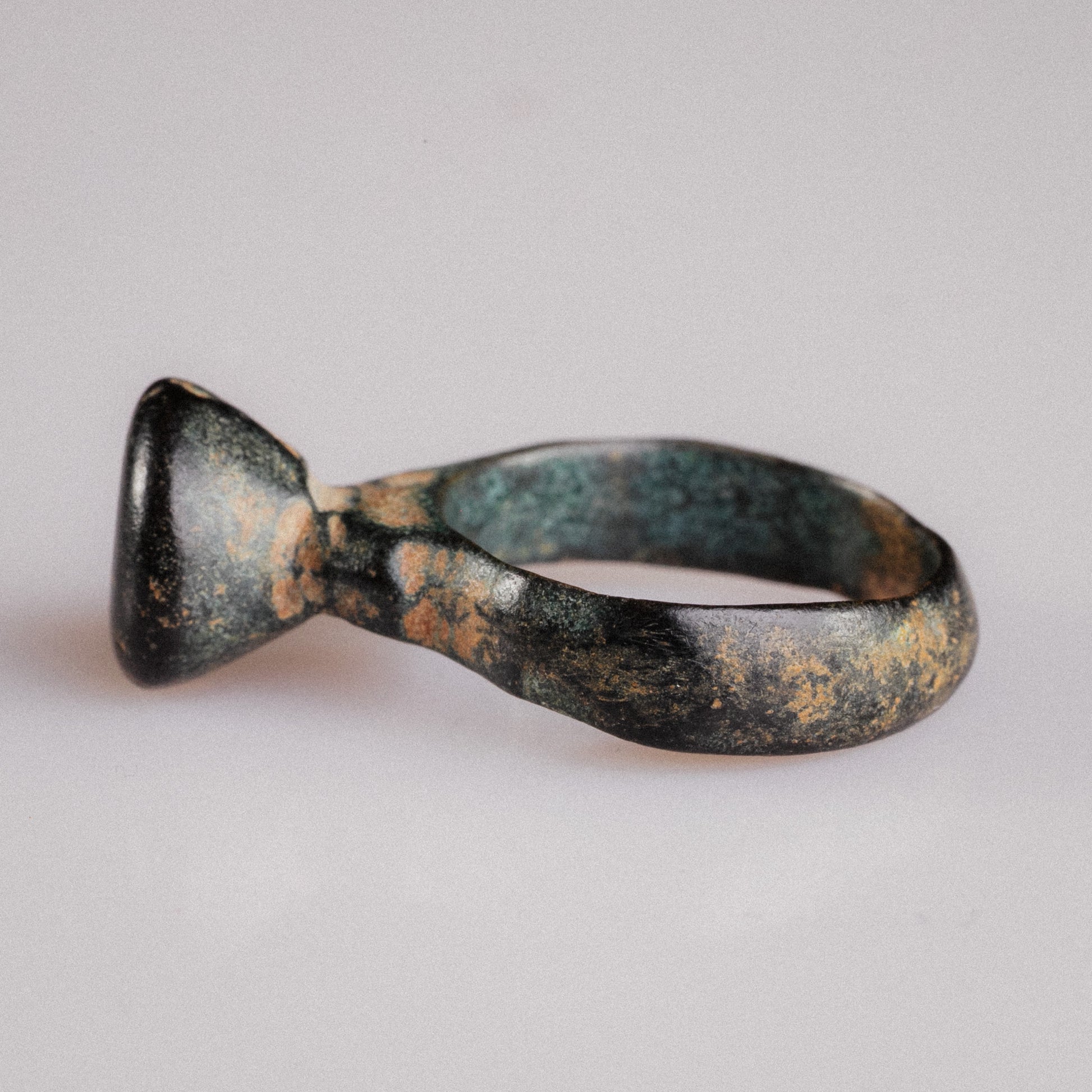 Profile view of Roman bronze ring Numerius Magnus showing integral one-piece cast construction