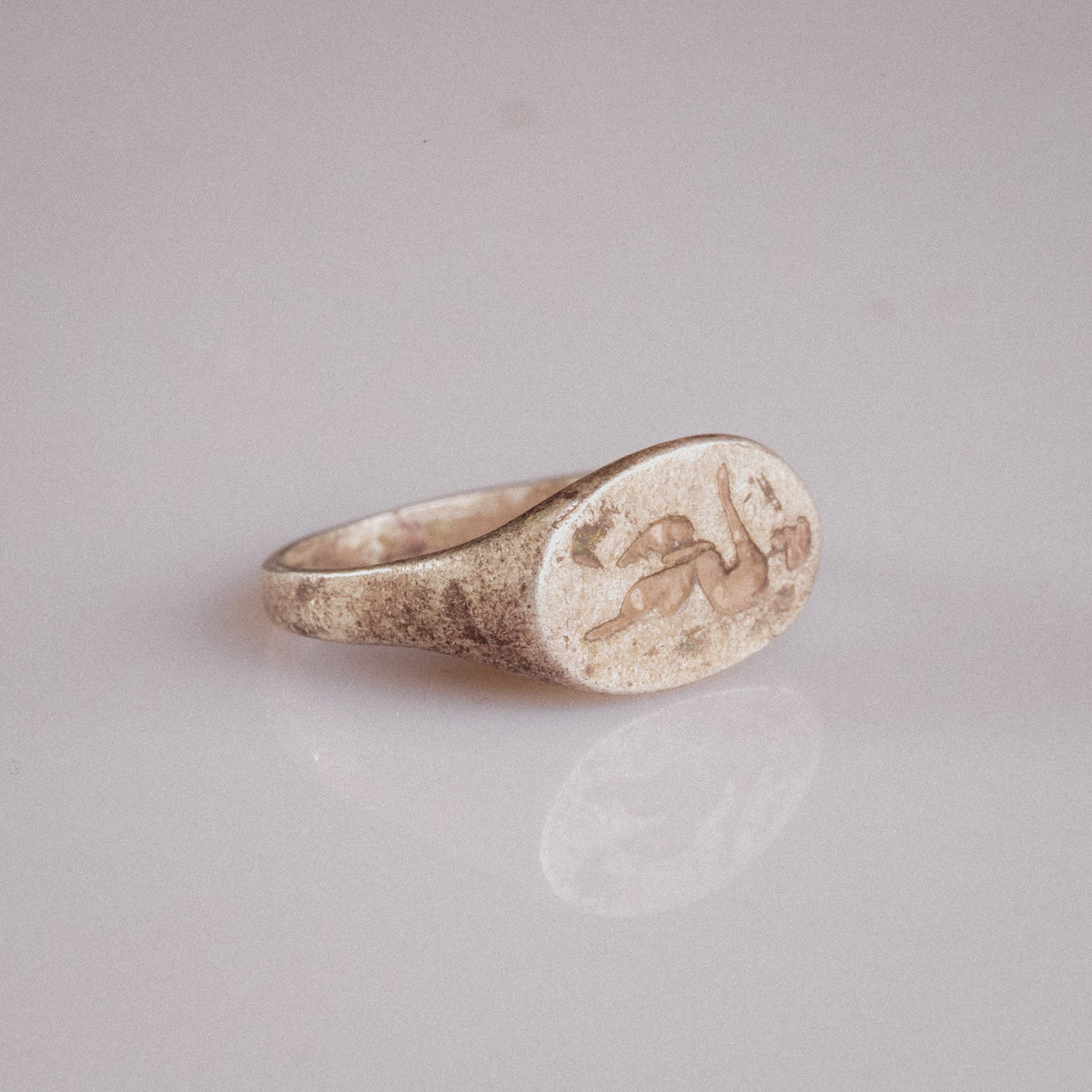 Reverse profile of Roman silver signet ring Faunus showing tapered band and shoulder transition