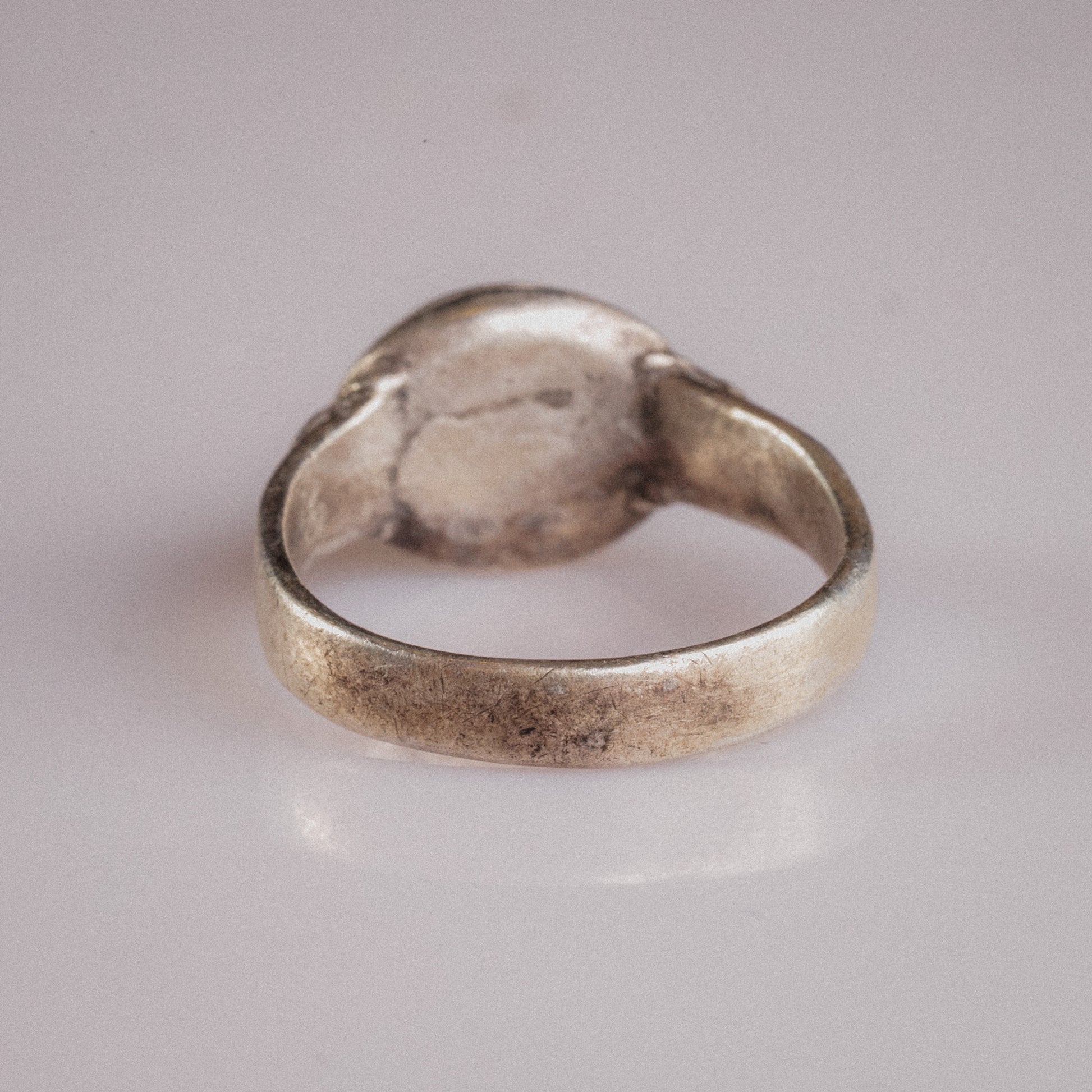 Rear view of Roman silver ring Lavinia showing convex hand-finished bezel back