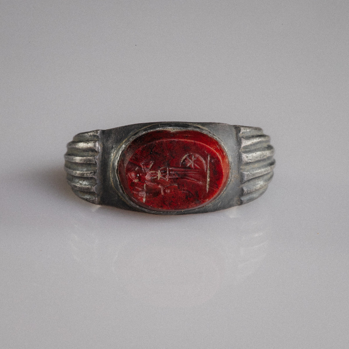 Roman silver signet ring Fortunata with red jasper intaglio of Fortuna, top view of fluted shoulders