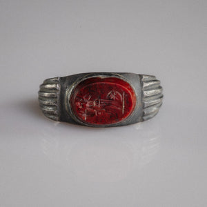 Roman silver signet ring Fortunata with red jasper intaglio of Fortuna, top view of fluted shoulders