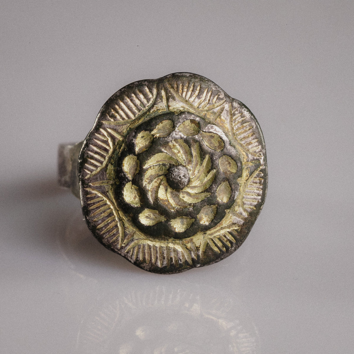 Islamic Silver Ring - 'Gulizar' (16th–18th c. CE) EU 61.5 / US 9.75