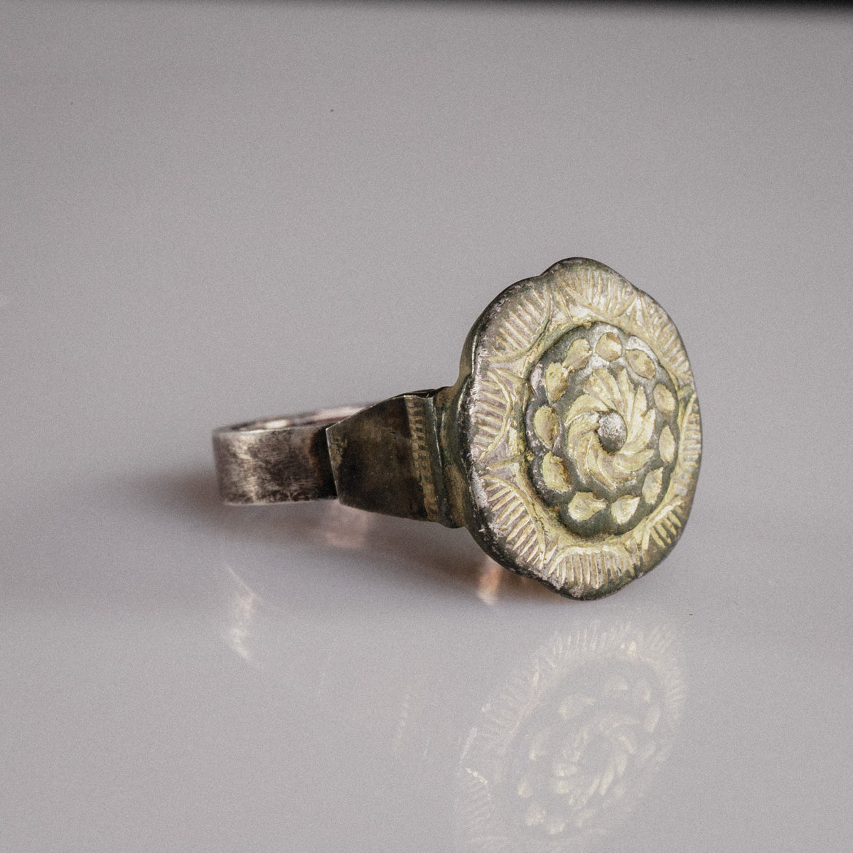 Islamic Silver Ring - 'Gulizar' (16th–18th c. CE) EU 61.5 / US 9.75