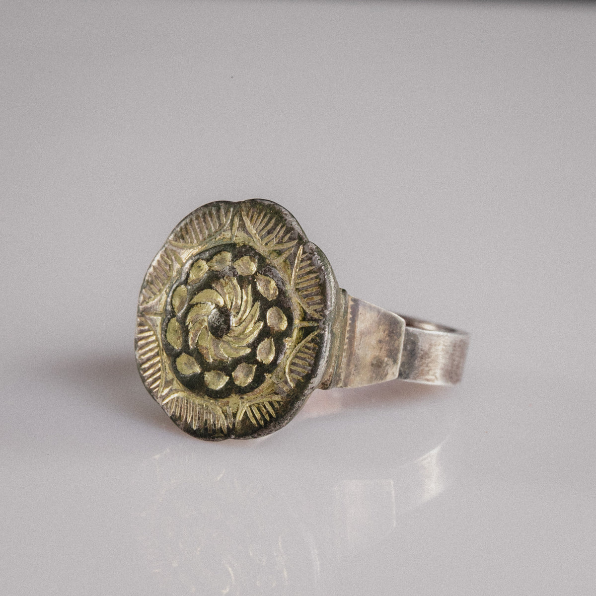 Islamic Silver Ring - 'Gulizar' (16th–18th c. CE) EU 61.5 / US 9.75