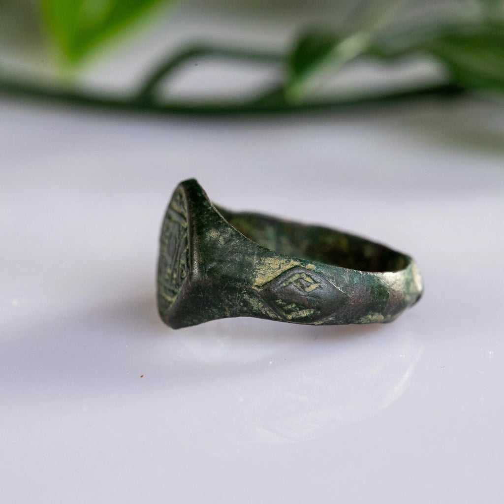 Islamic Bronze Signet Ring with Kufic Inscription – “Yusuf” (12th–15th c. AD) – EU 60 / US 9,25 Aurora Antiqua
