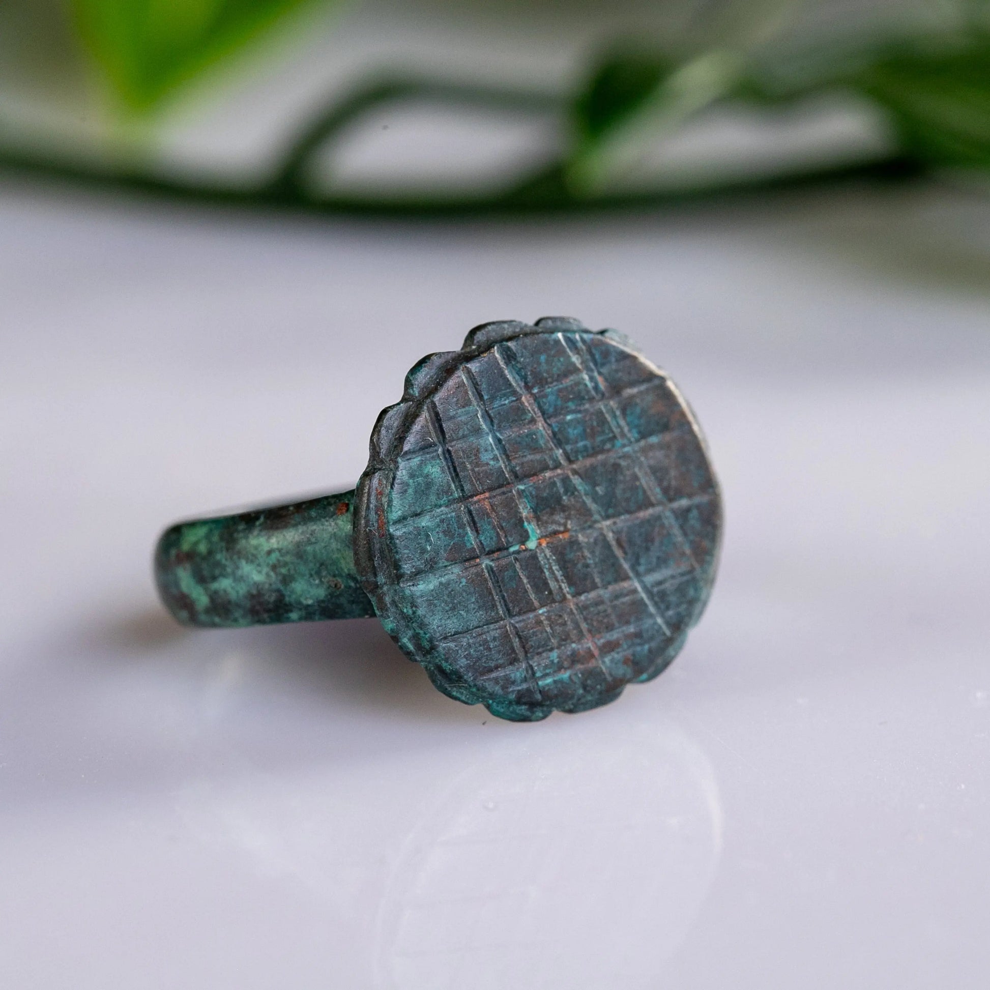 Bronze Ring with Scalloped Bezel & Cross-Hatched Design – “Theodorus” (3rd–7th c. AD) – EU 57 / US 8.5 Aurora Antiqua