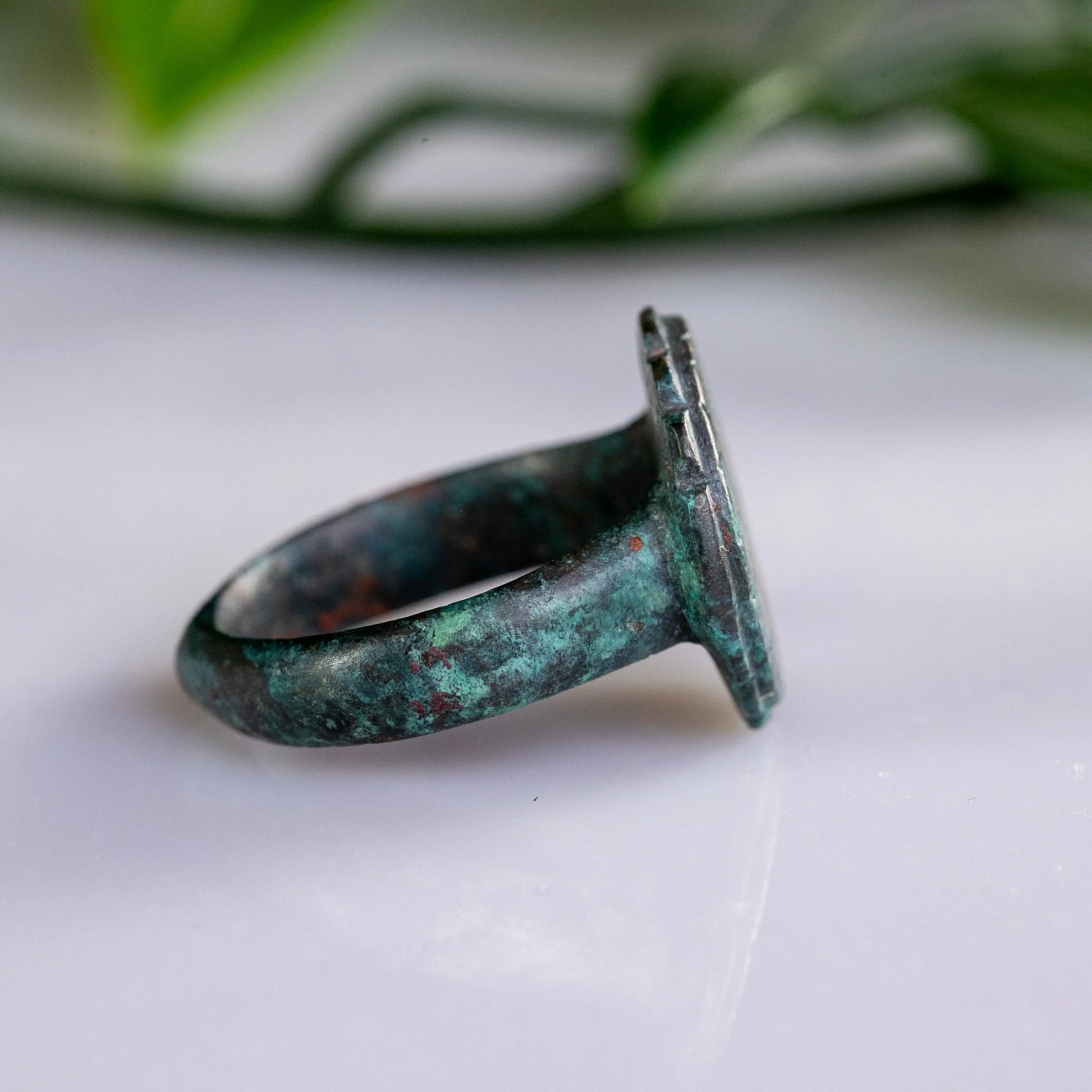 Bronze Ring with Scalloped Bezel & Cross-Hatched Design – “Theodorus” (3rd–7th c. AD) – EU 57 / US 8.5 Aurora Antiqua