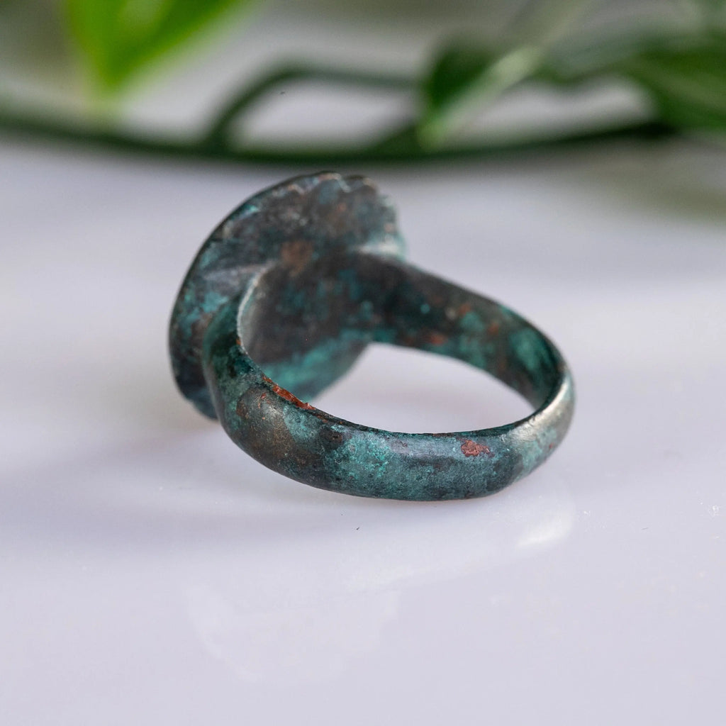 Bronze Ring with Scalloped Bezel & Cross-Hatched Design – “Theodorus” (3rd–7th c. AD) – EU 57 / US 8.5 Aurora Antiqua