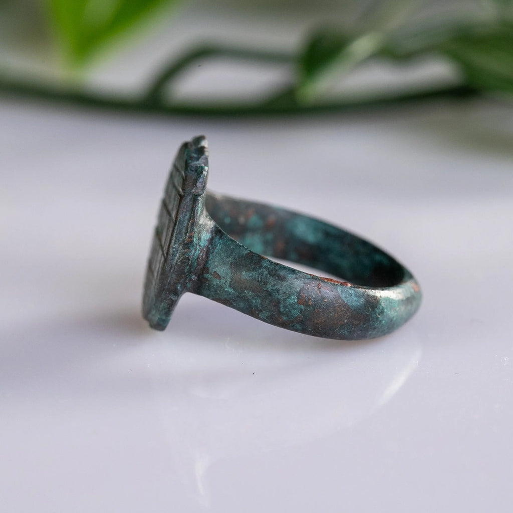 Bronze Ring with Scalloped Bezel & Cross-Hatched Design – “Theodorus” (3rd–7th c. AD) – EU 57 / US 8.5 Aurora Antiqua