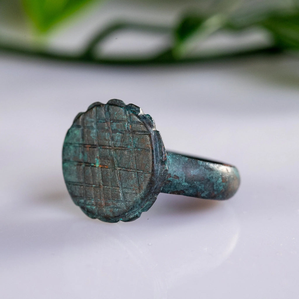 Bronze Ring with Scalloped Bezel & Cross-Hatched Design – “Theodorus” (3rd–7th c. AD) – EU 57 / US 8.5 Aurora Antiqua