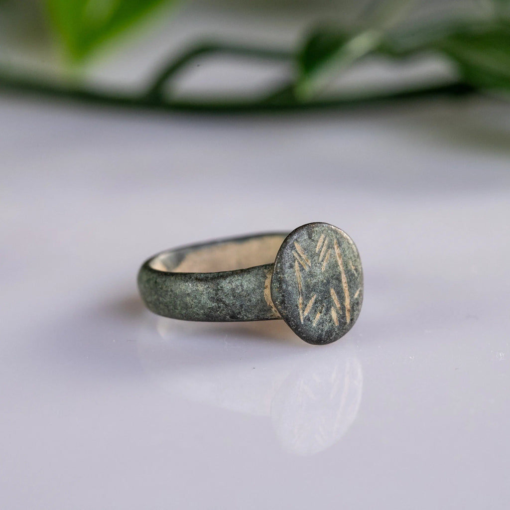 Bronze Ring with Linear Engraved Bezel – “Servius” (3rd–9th c. AD) – EU 49 / US 5 Aurora Antiqua