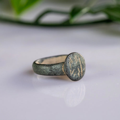 Bronze Ring with Linear Engraved Bezel – “Servius” (3rd–9th c. AD) – EU 49 / US 5 Aurora Antiqua