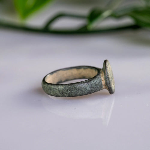 Bronze Ring with Linear Engraved Bezel – “Servius” (3rd–9th c. AD) – EU 49 / US 5 Aurora Antiqua