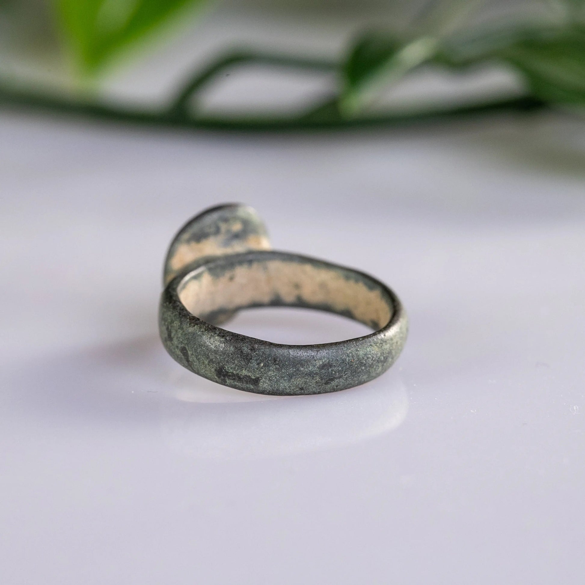 Bronze Ring with Linear Engraved Bezel – “Servius” (3rd–9th c. AD) – EU 49 / US 5 Aurora Antiqua