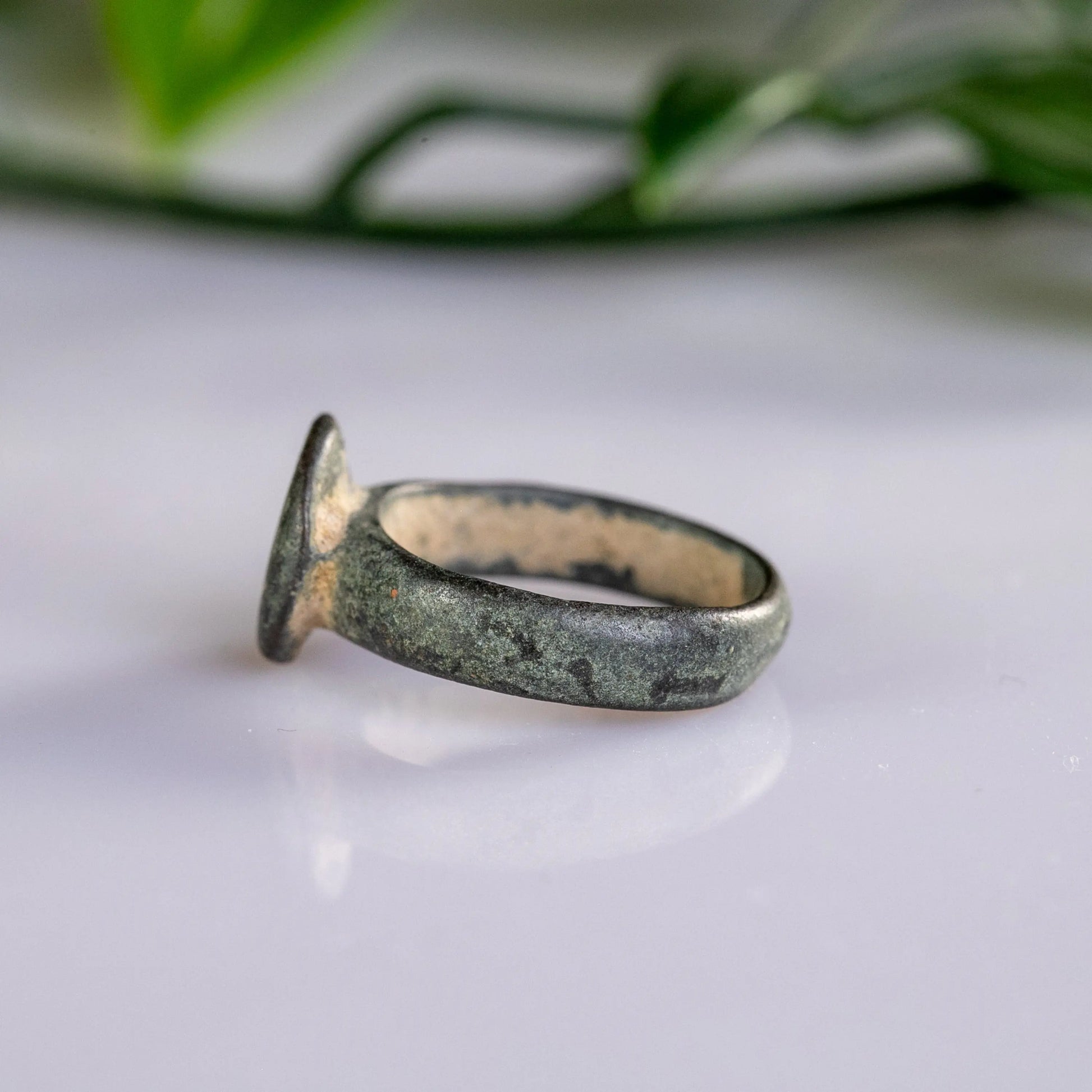 Bronze Ring with Linear Engraved Bezel – “Servius” (3rd–9th c. AD) – EU 49 / US 5 Aurora Antiqua