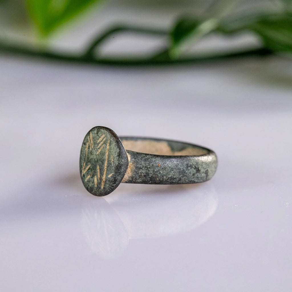 Bronze Ring with Linear Engraved Bezel – “Servius” (3rd–9th c. AD) – EU 49 / US 5 Aurora Antiqua