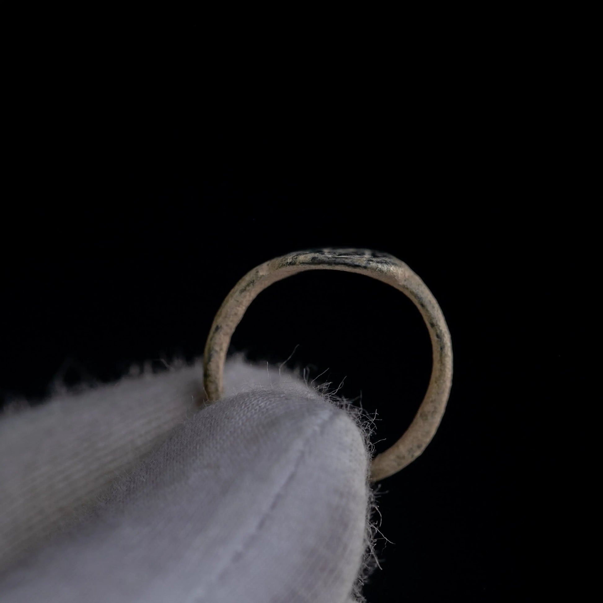 “Osmundus” – Medieval Bronze Signet Ring (13th–15th Century AD) – EU 53 / US 6.5 Aurora Antiqua