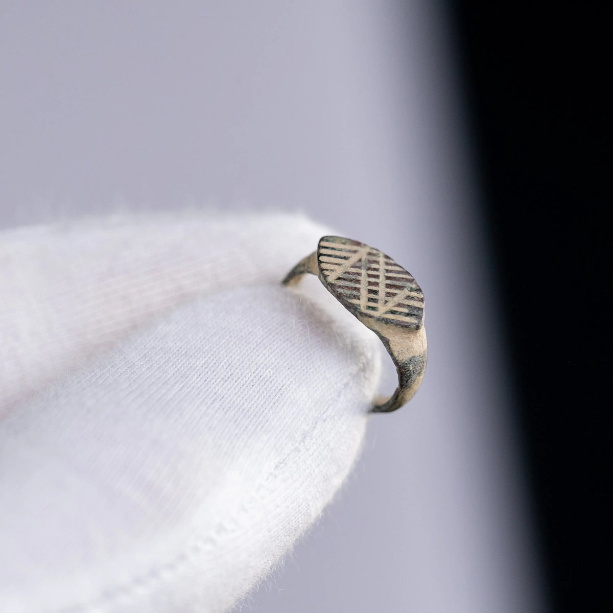 Medieval Bronze Signet Ring 'Sigismundus' (12th-15th c. AD) EU 44/US 3