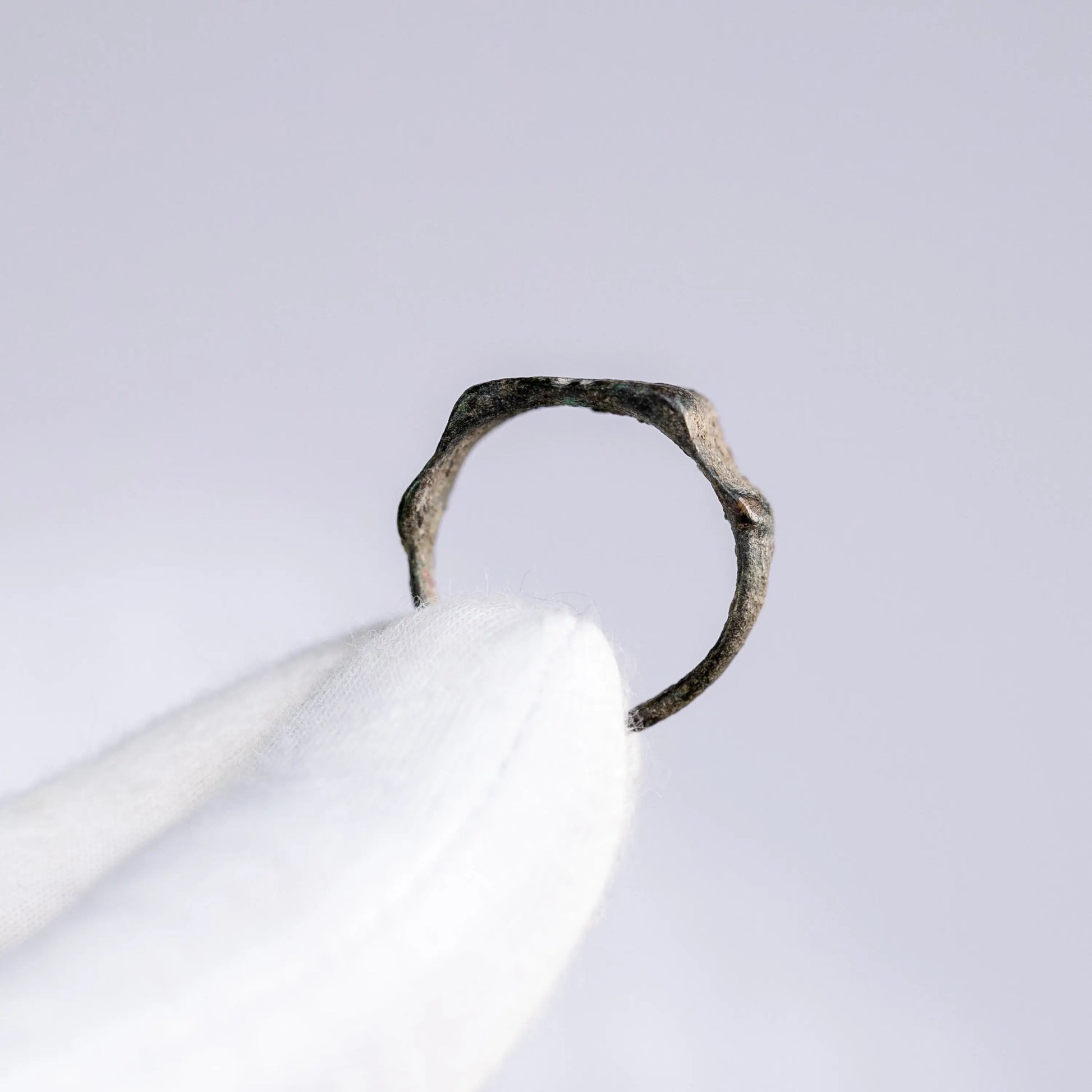 Late Roman–Early Byzantine Bronze Ring with Geometric Bezel – “Basiliskos” (3rd–6th c. AD) – EU 59 / US 8.75 - Aurora Antiqua