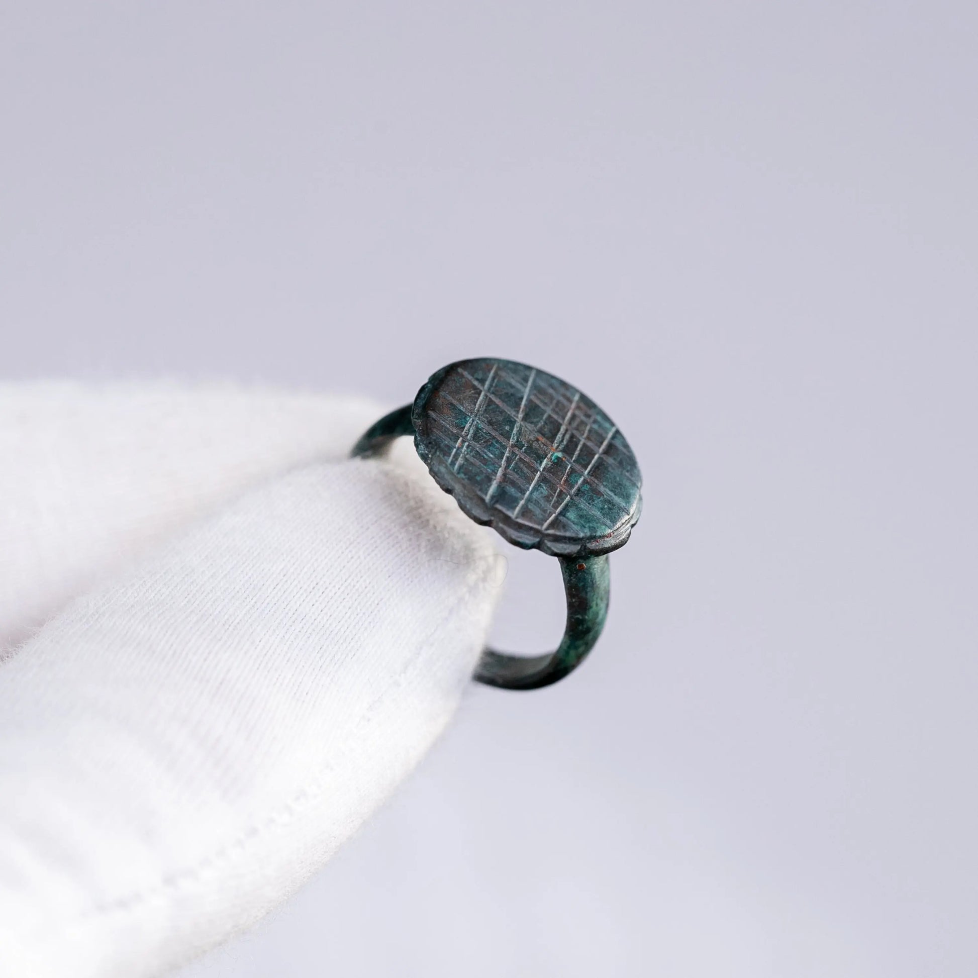 Bronze Ring with Scalloped Bezel & Cross-Hatched Design – “Theodorus” (3rd–7th c. AD) – EU 57 / US 8.5 Aurora Antiqua