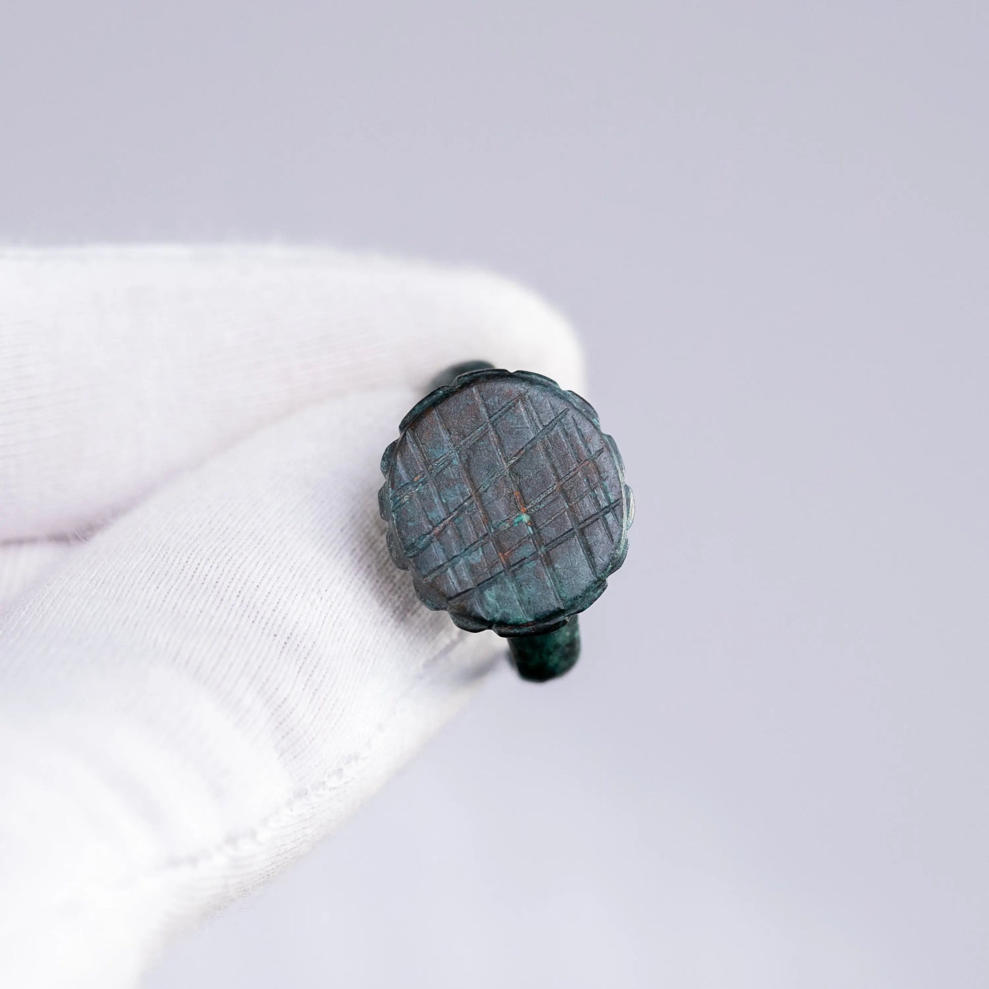 Bronze Ring with Scalloped Bezel & Cross-Hatched Design – “Theodorus” (3rd–7th c. AD) – EU 57 / US 8.5 Aurora Antiqua